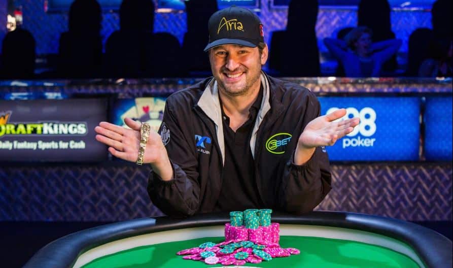 ביוגרפיקה פיל הלמות מעולם הפוקר